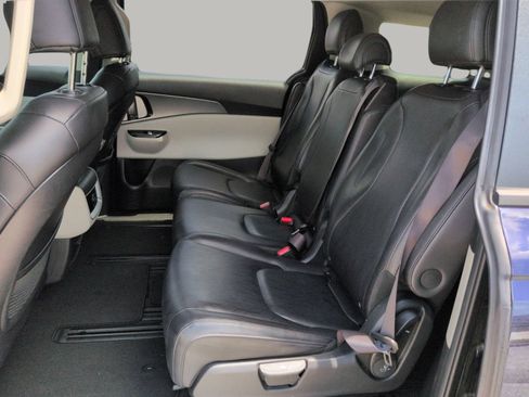 Certified 2024 Kia Carnival LX FWD image 15