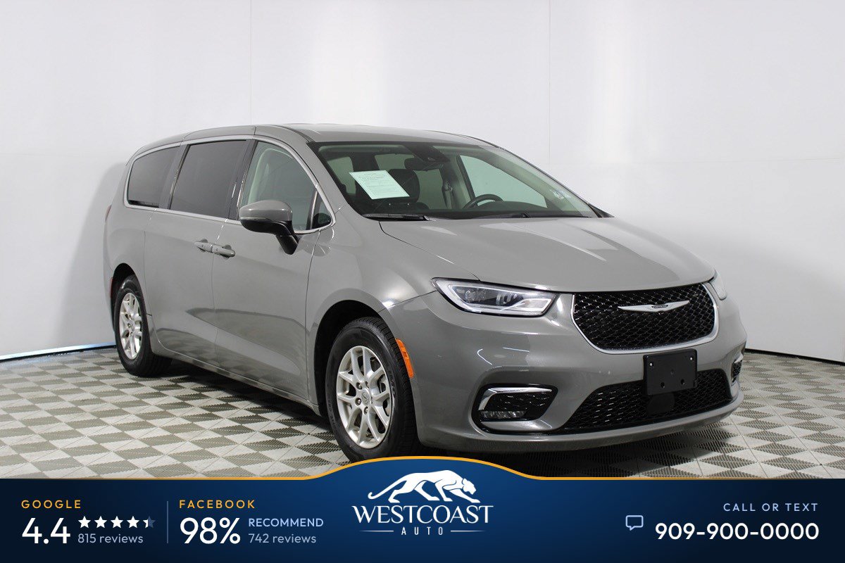 Used 2023 Chrysler Pacifica Touring-L FWD image 1