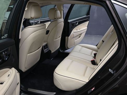 Used 2016 Hyundai Equus Signature RWD image 10