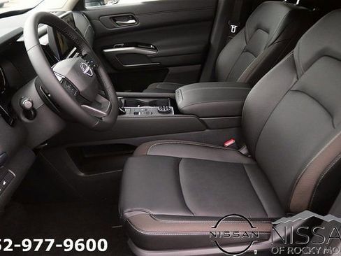 New 2026 Nissan Pathfinder SL w/ SL Premium Package AWD/4WD image 13