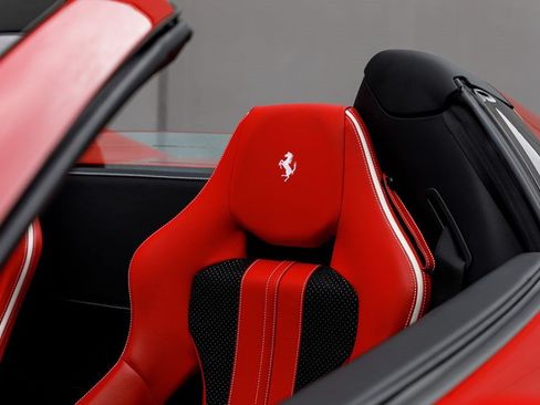 Used 2022 Ferrari F8 Tributo RWD image 50
