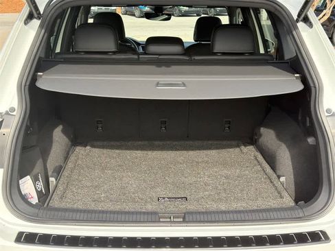 Used 2022 Volkswagen Tiguan SEL R-Line image 16