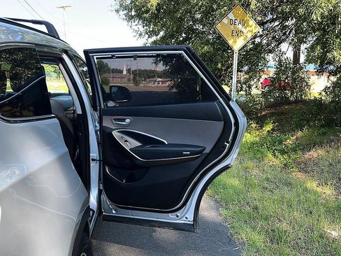 Used 2017 Hyundai Santa Fe FWD image 33