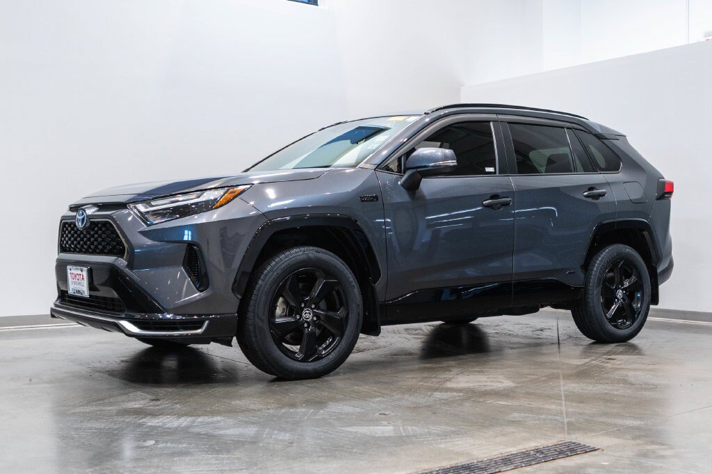 Used 2023 Toyota RAV4 SE w/ Weather & Moonroof Package AWD/4WD image 3