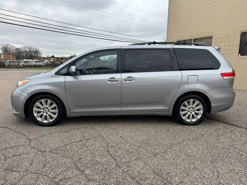 Used 2013 Toyota Sienna Limited w/ Premium Pkg image 5