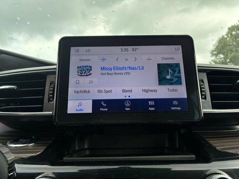 Used 2023 Ford Explorer Limited AWD/4WD image 19