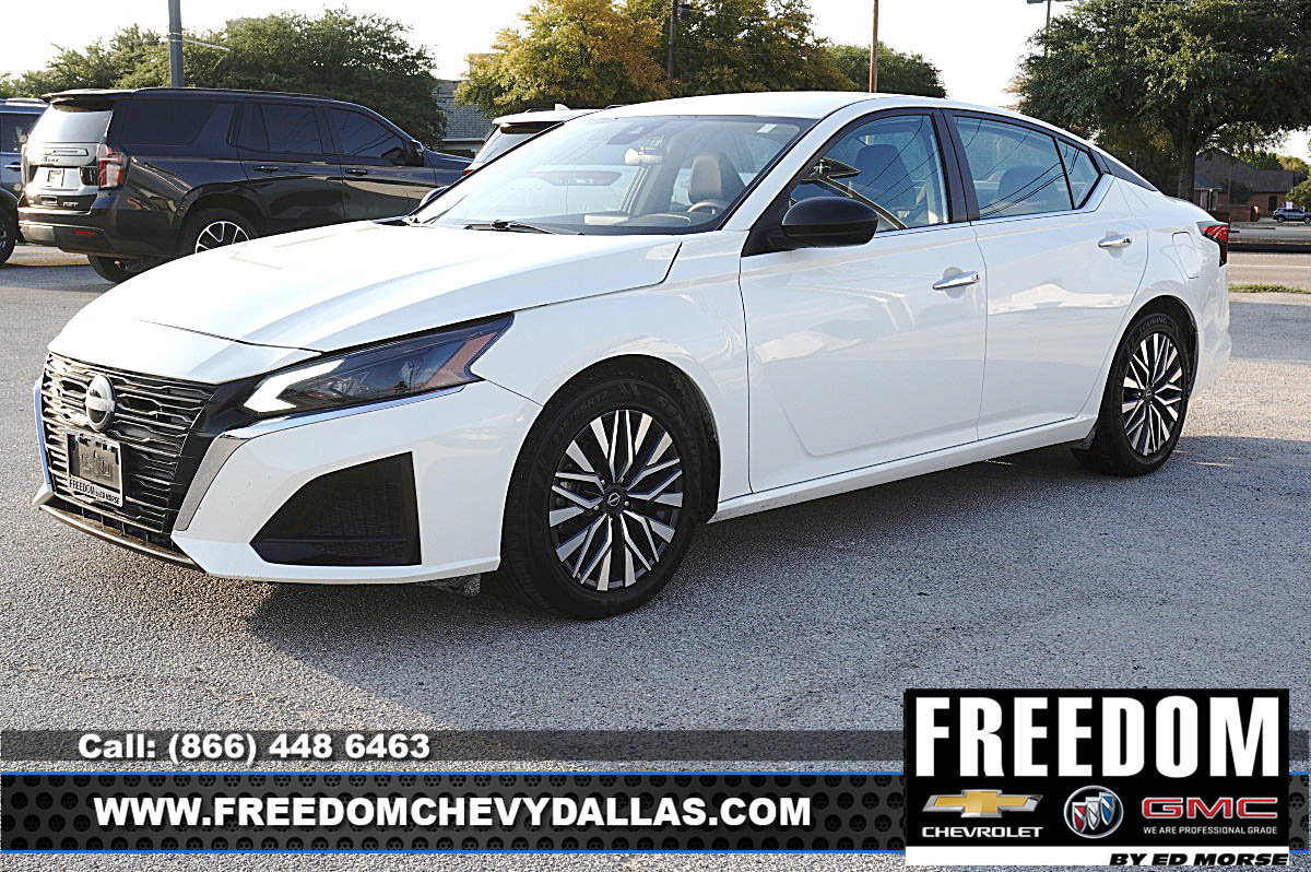 Used 2025 Nissan Altima 2.5 SV FWD image 3