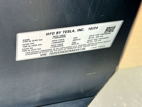 Used 2024 Tesla Cybertruck AWD Crew Cab image 28
