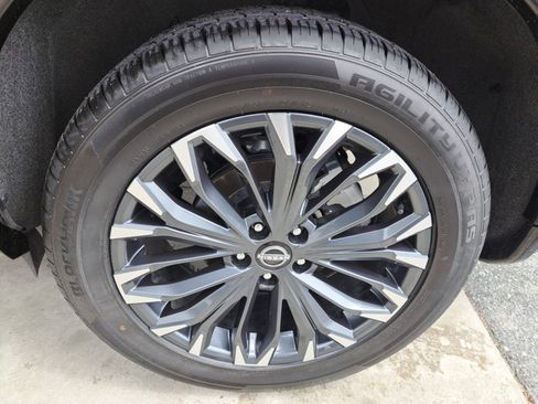 Used 2025 Nissan Rogue Platinum FWD image 25