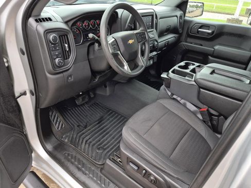 Used 2022 Chevrolet Silverado 1500 Custom w/ Safety Confidence Package AWD/4WD image 12