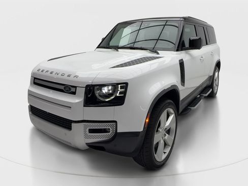 Used 2023 Land Rover Defender 130 SE AWD/4WD image 4