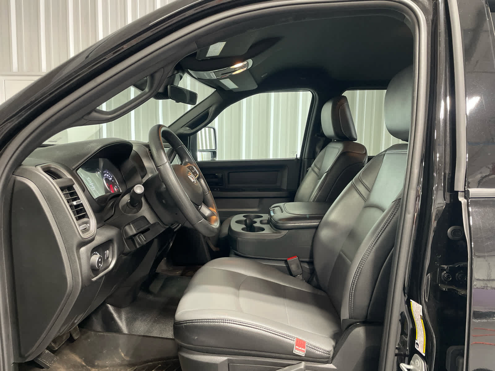 Used 2025 RAM 2500 Tradesman w/ Chrome Appearance Group AWD/4WD image 6