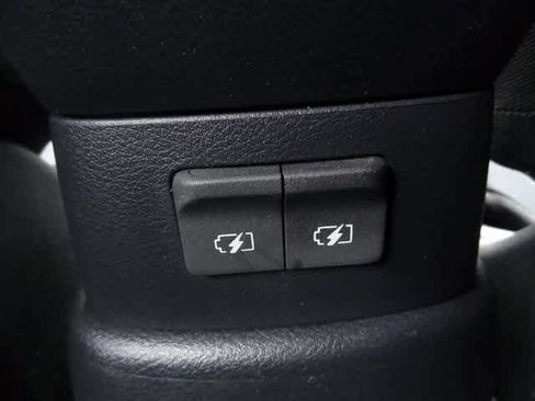 Used 2021 Nissan Kicks S image 10