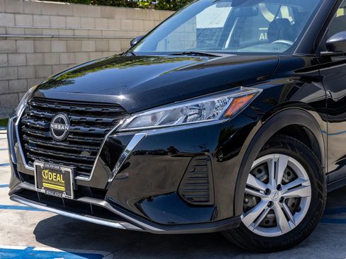 Used 2023 Nissan Kicks S FWD image 6