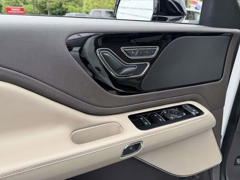 Certified 2023 Lincoln Aviator AWD w/ Premium Package image 19