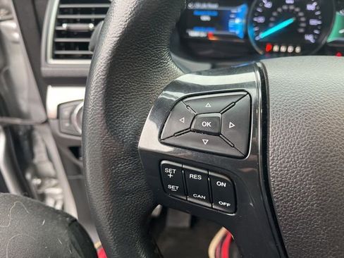 Used 2018 Ford Explorer XLT w/ Equipment Group 202A image 30
