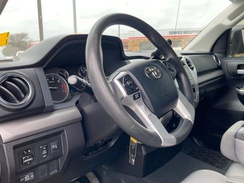 Used 2015 Toyota Tundra SR5 w/ Tow Package image 8