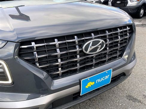 Used 2024 Hyundai Venue Limited image 27
