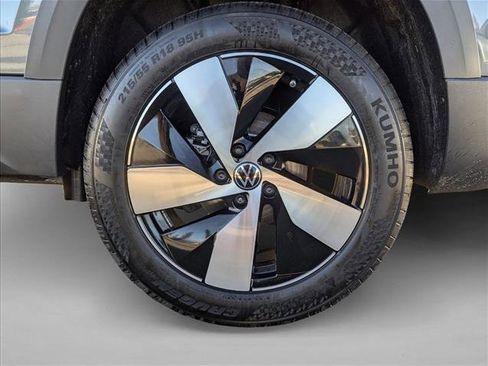 New 2026 Volkswagen Taos S image 9