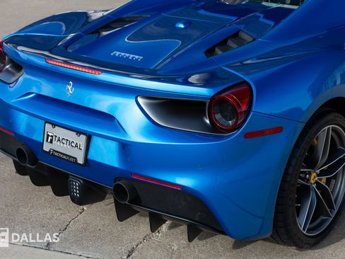 Used 2019 Ferrari 488 Spider image 17
