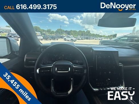 Used 2025 GMC Yukon Denali AWD/4WD image 18