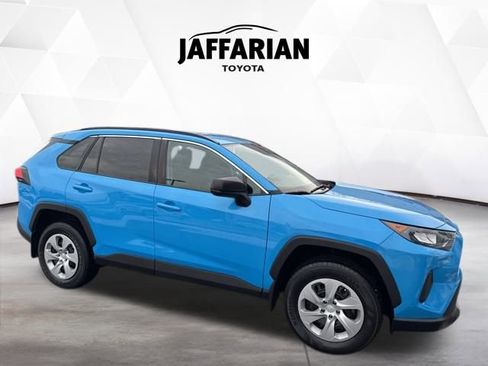 Used 2019 Toyota RAV4 LE image 3
