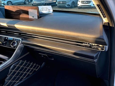 Used 2023 Genesis GV80 3.5T w/ Prestige Matte Package image 18