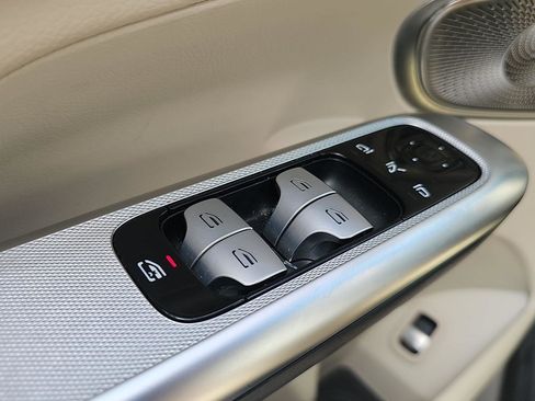 Used 2023 Mercedes-Benz GLC 300 4MATIC image 15