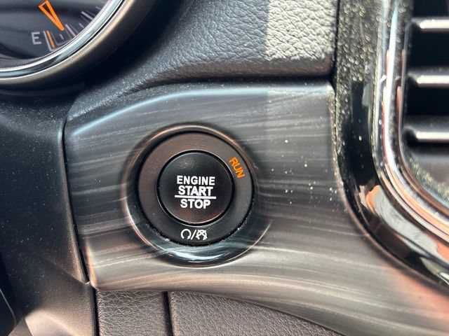 Used 2019 Jeep Grand Cherokee Altitude AWD/4WD image 17