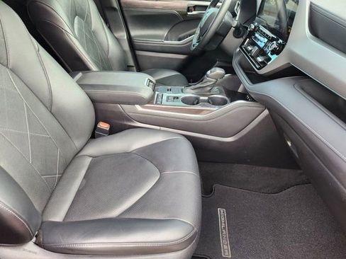 Used 2021 Toyota Highlander Platinum image 20