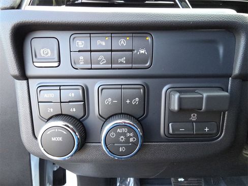 New 2026 Chevrolet Suburban Premier w/ Sun And Tow Package image 20