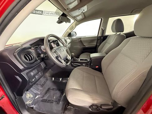 Used 2020 Toyota Tacoma SR AWD/4WD image 15