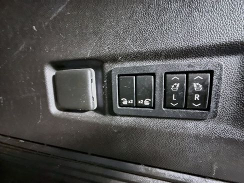 Used 2021 GMC Yukon Denali w/ Denali Premium Package AWD/4WD image 46