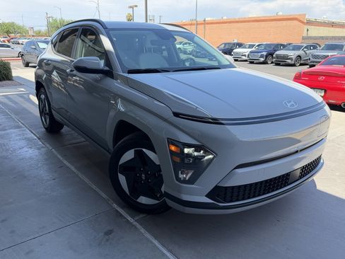 Used 2025 Hyundai Kona SEL FWD image 6