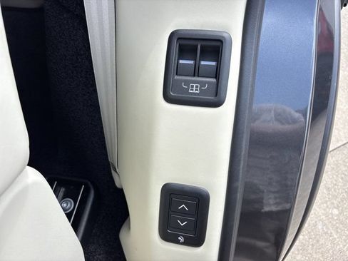 Used 2025 Land Rover Range Rover Long Wheelbase Autobiography AWD/4WD image 19