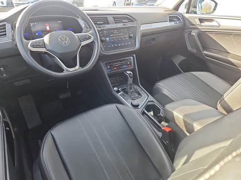 Certified 2022 Volkswagen Tiguan SE image 4