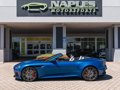 Used 2022 Aston Martin DBS Superleggera Volante RWD image 32