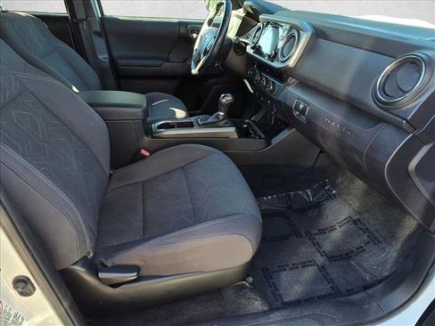 Used 2017 Toyota Tacoma TRD Sport image 17