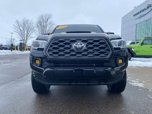 Used 2020 Toyota Tacoma TRD Off-Road image 2