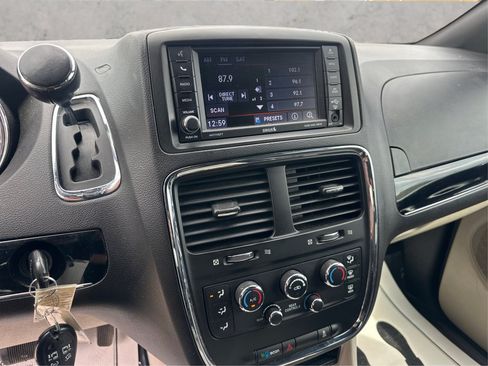 Used 2019 Dodge Grand Caravan SXT FWD image 23