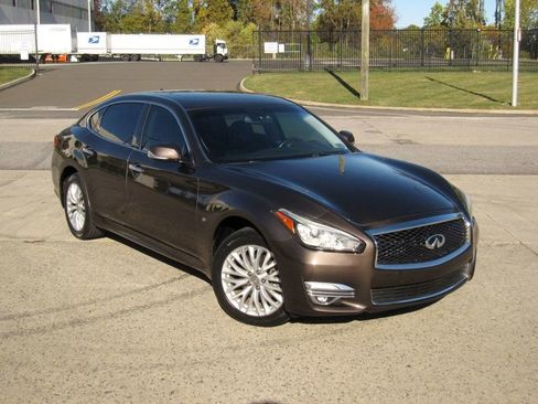 Used 2015 INFINITI Q70 L 3.7 image 2