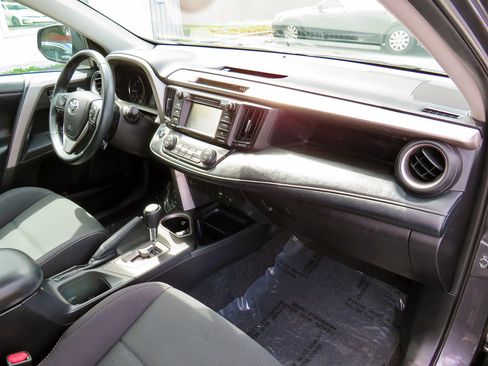 Used 2018 Toyota RAV4 XLE w/ Plus Extra Value Package image 21