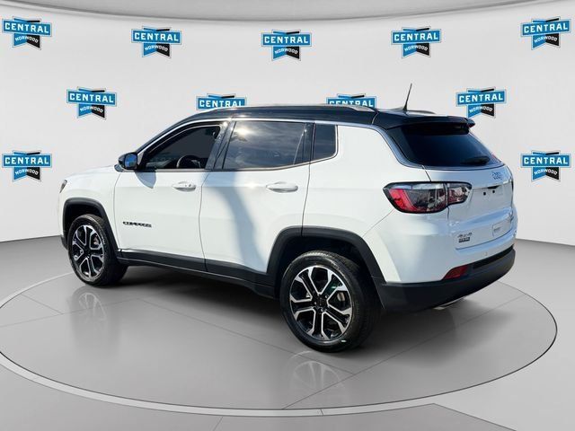 Used 2023 Jeep Compass Limited w/ Sun and Sound Group AWD/4WD image 4