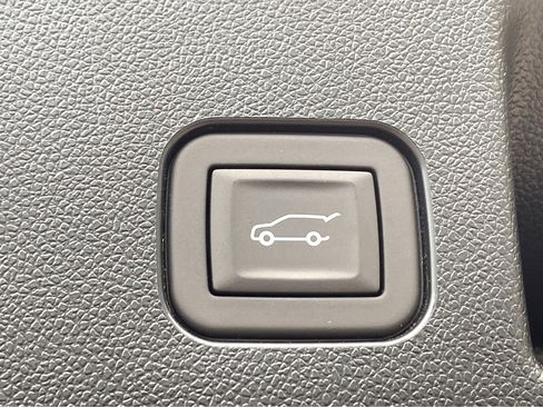 New 2025 Chevrolet Equinox EV RS image 28