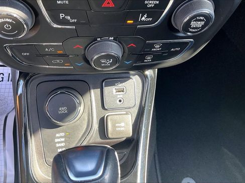 Used 2021 Jeep Compass Limited w/ Sun and Sound Group image 16