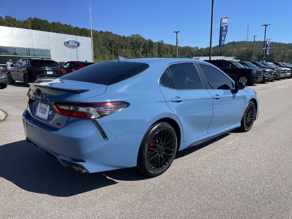 Used 2023 Toyota Camry SE FWD image 3