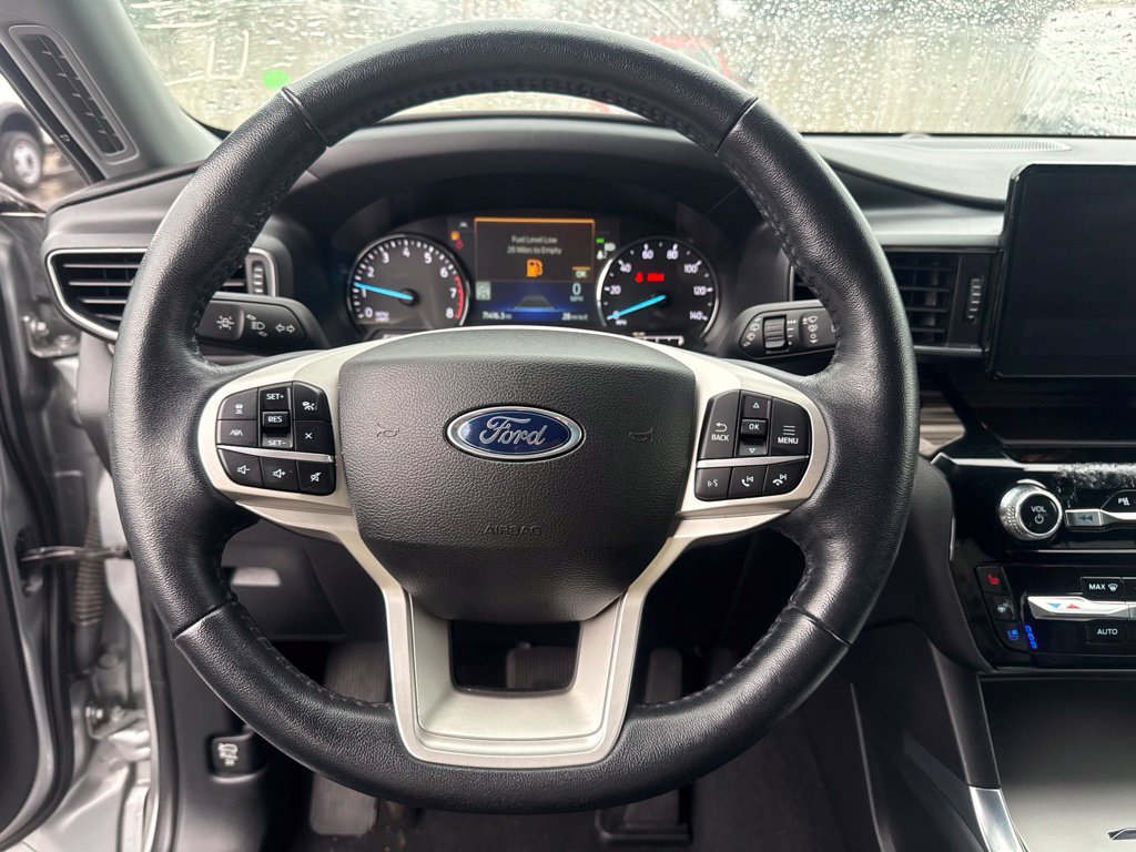 Used 2023 Ford Explorer Limited RWD image 3