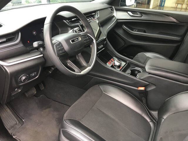 Used 2023 Jeep Grand Cherokee Altitude AWD/4WD image 16
