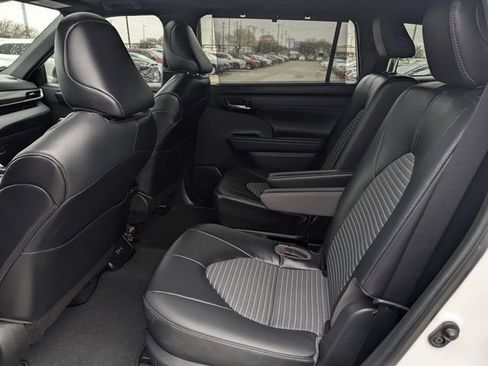 Used 2023 Toyota Highlander XSE image 29