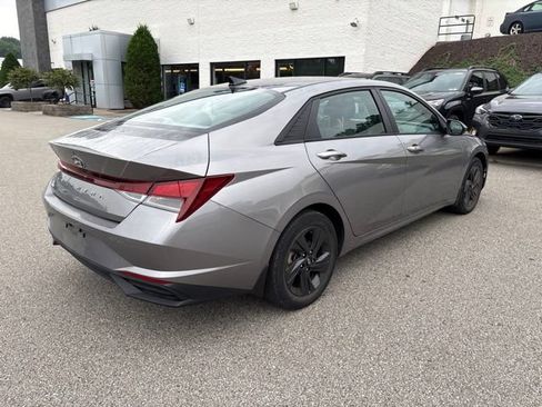 Used 2023 Hyundai Elantra SEL FWD image 5